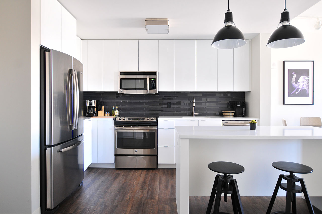 Choosing the Right Finish for Your Kitchen Cabinets